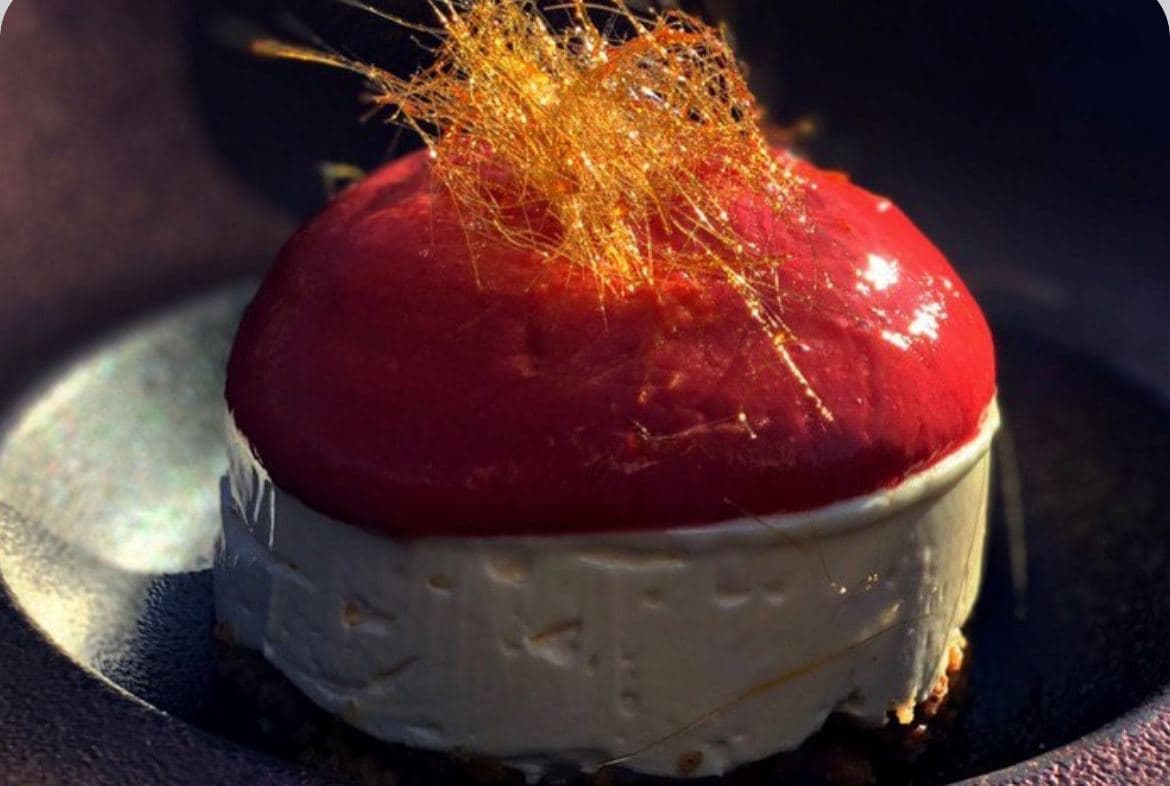 <span style="font-weight: 700;">White chocolate cheesecake with red currant espuma</span>